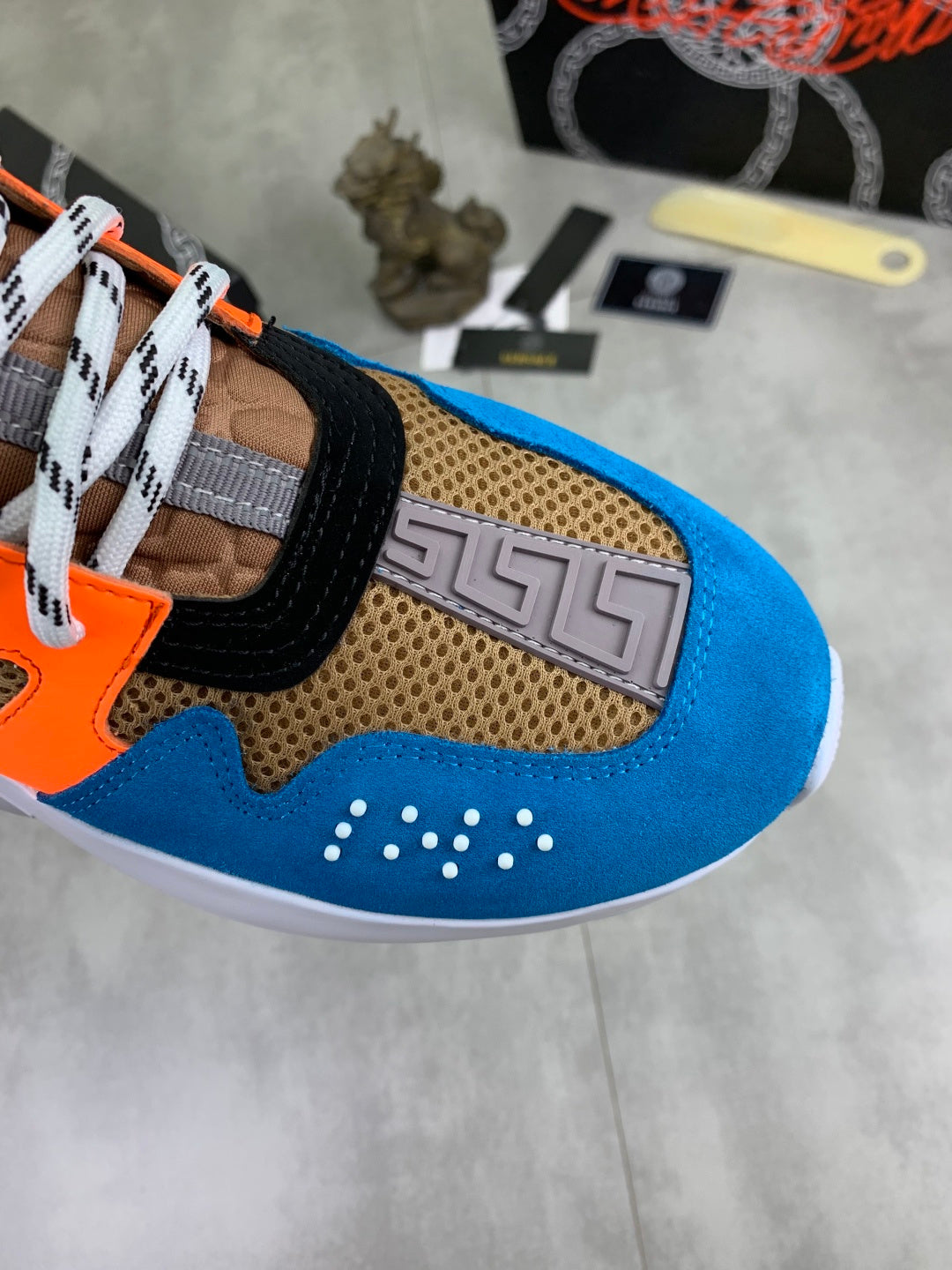 Scarpe Versace Azzurre e Arancioni