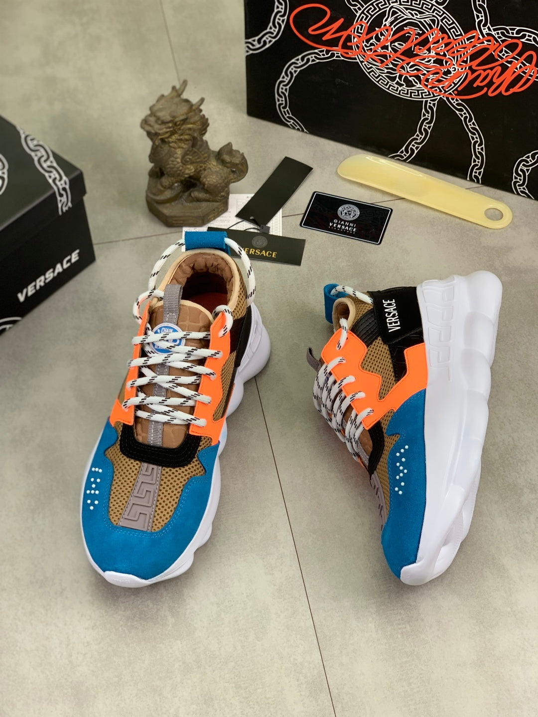 Scarpe Versace Azzurre e Arancioni