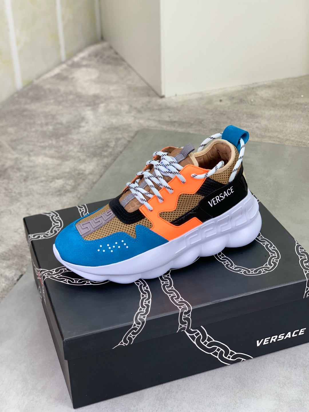Scarpe Versace Azzurre e Arancioni
