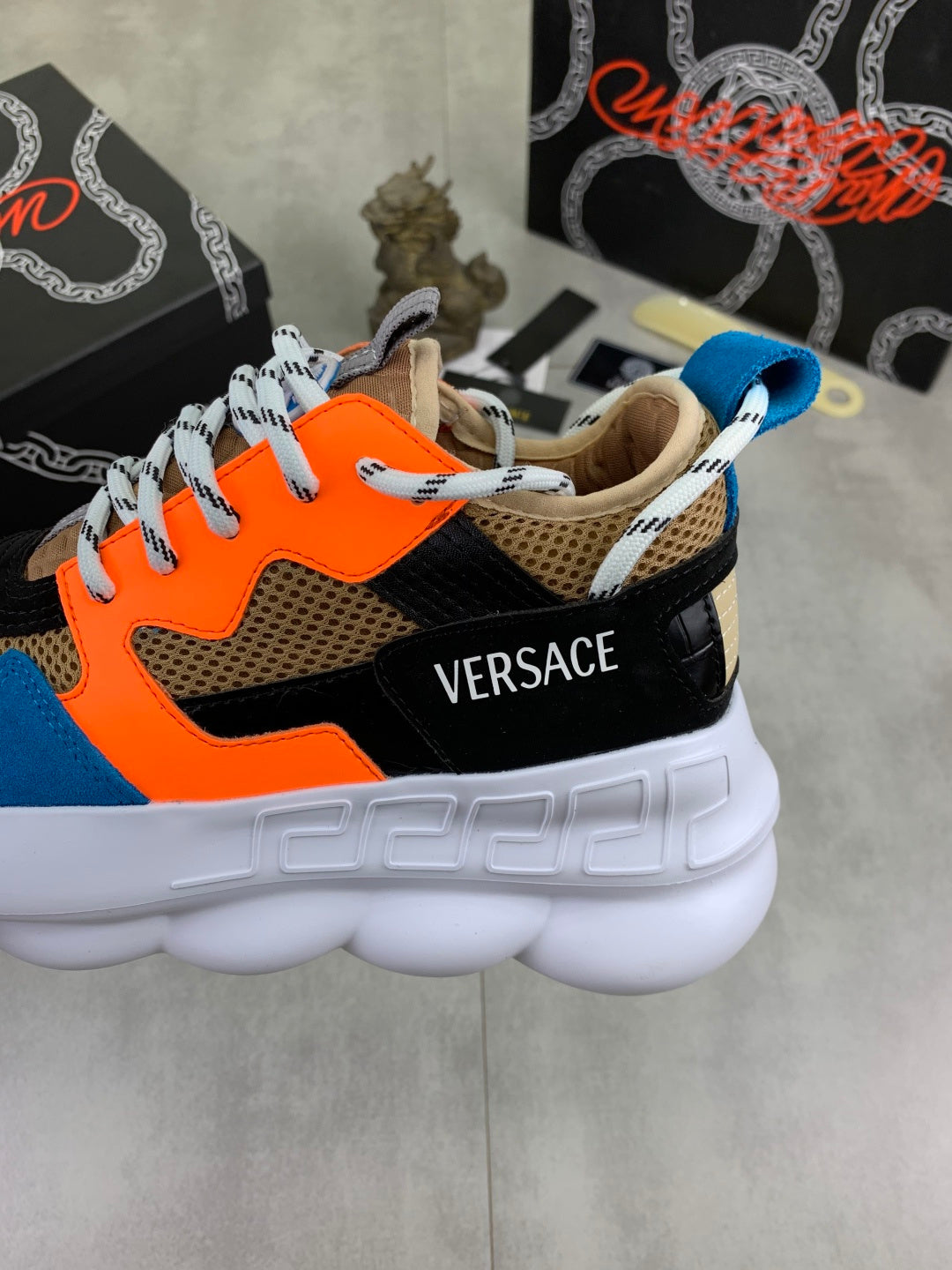 Scarpe Versace Azzurre e Arancioni