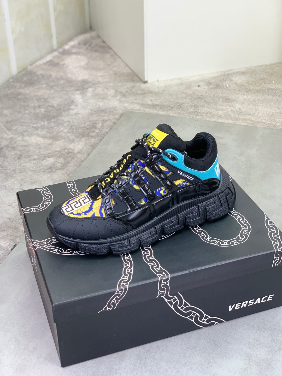 Scarpe Versace Nere Oro e Azzurre