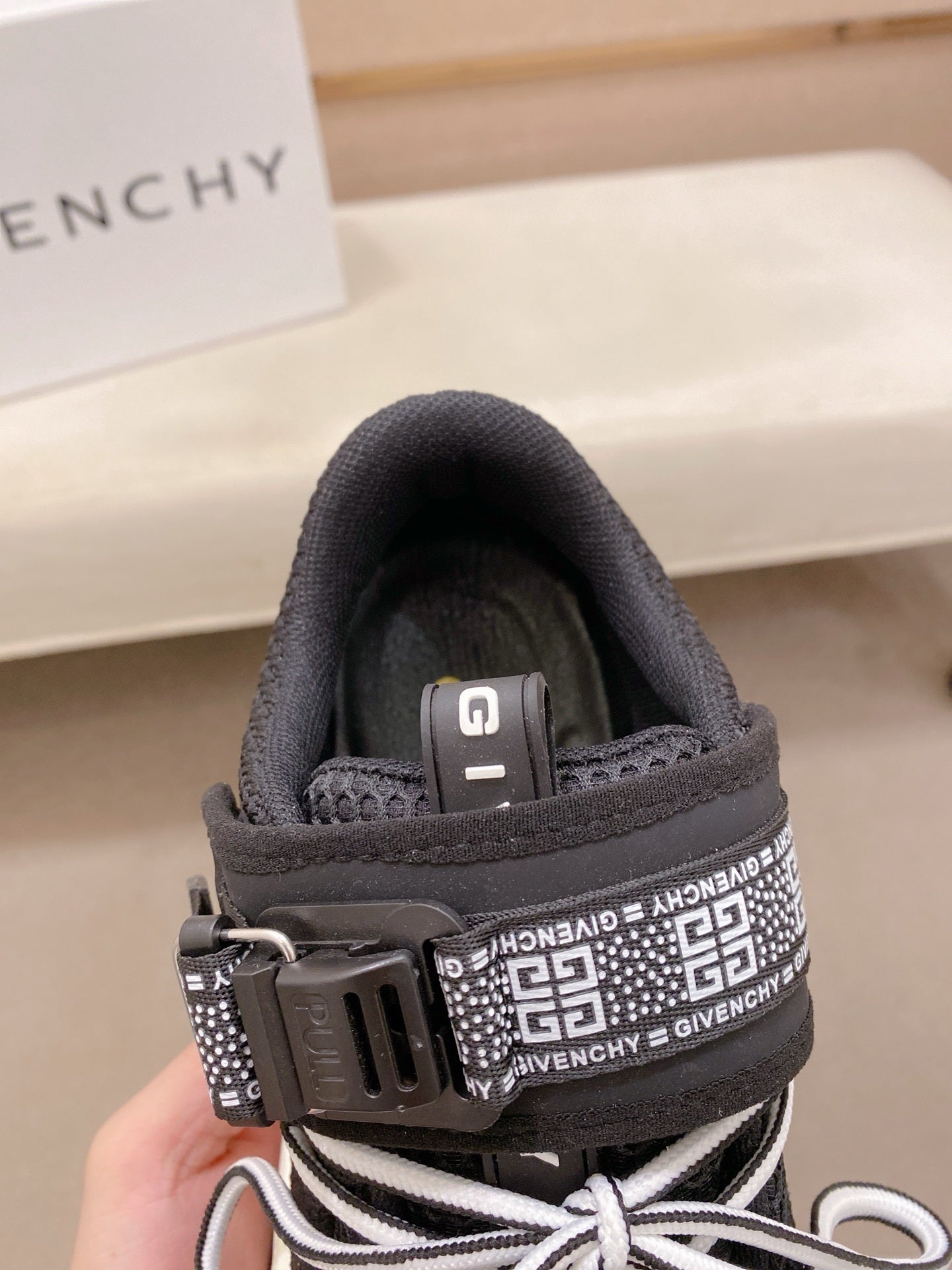 Givenchy Nere Alte