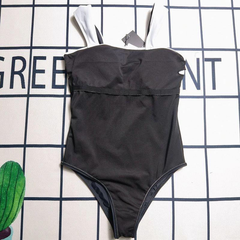 Costume Chanel Nero e Bianco Intero