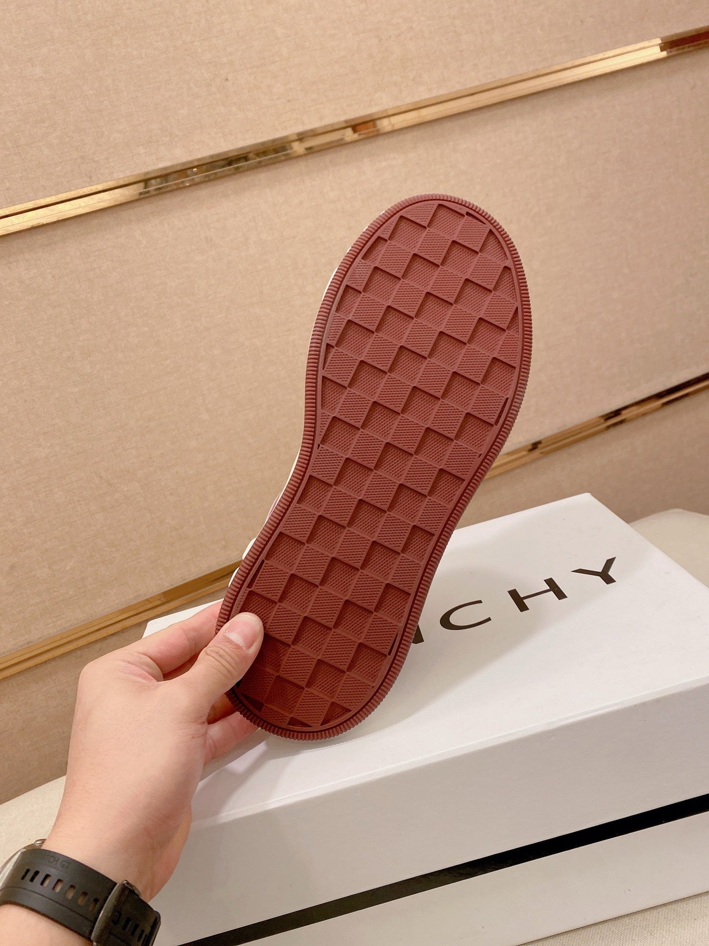 Givenchy Rosse e Bianche Graffiti