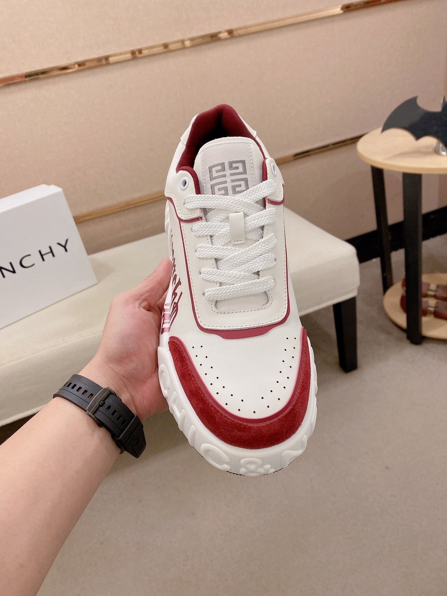 Givenchy Rosse e Bianche Graffiti