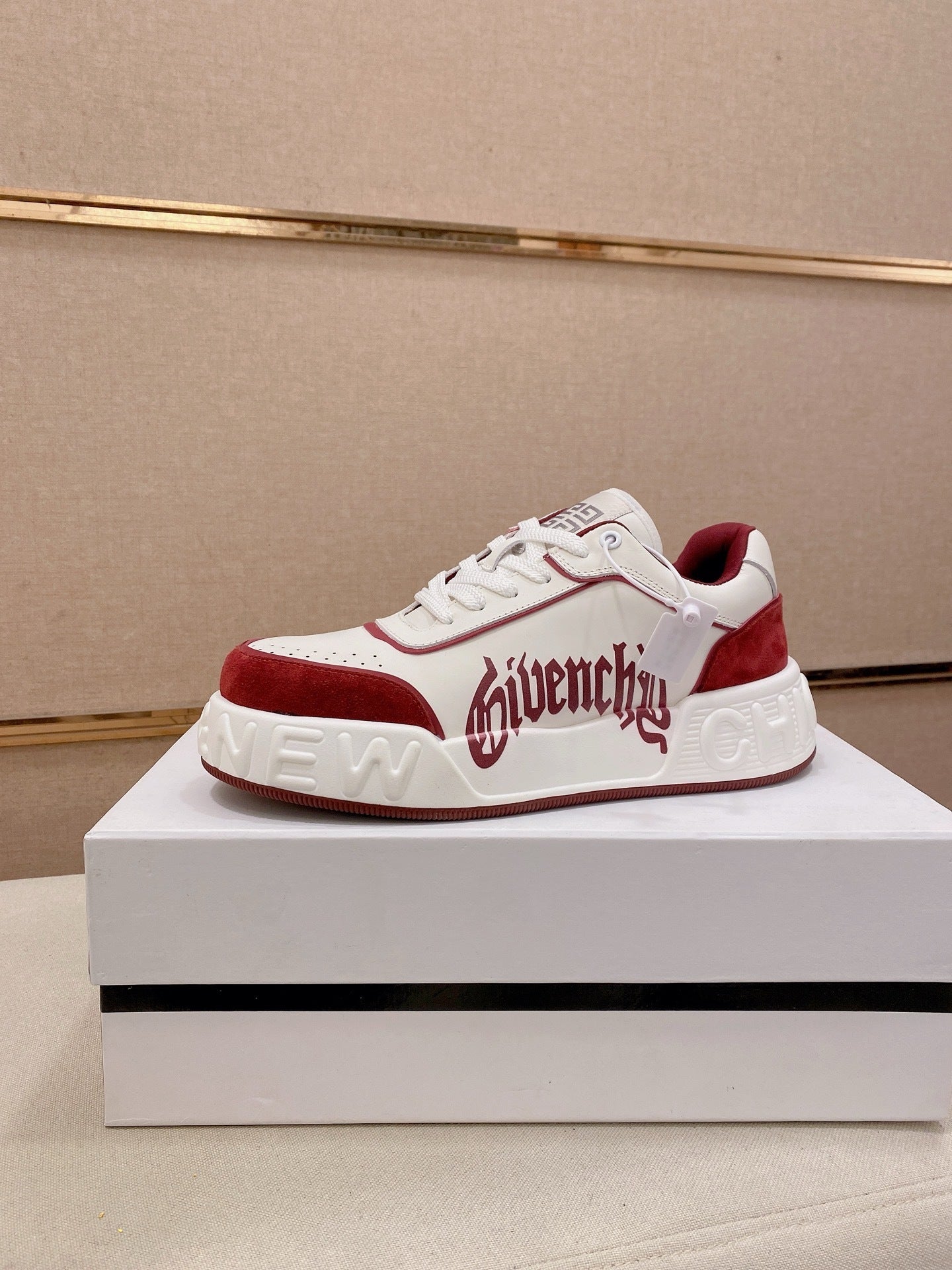 Givenchy Rosse e Bianche Graffiti