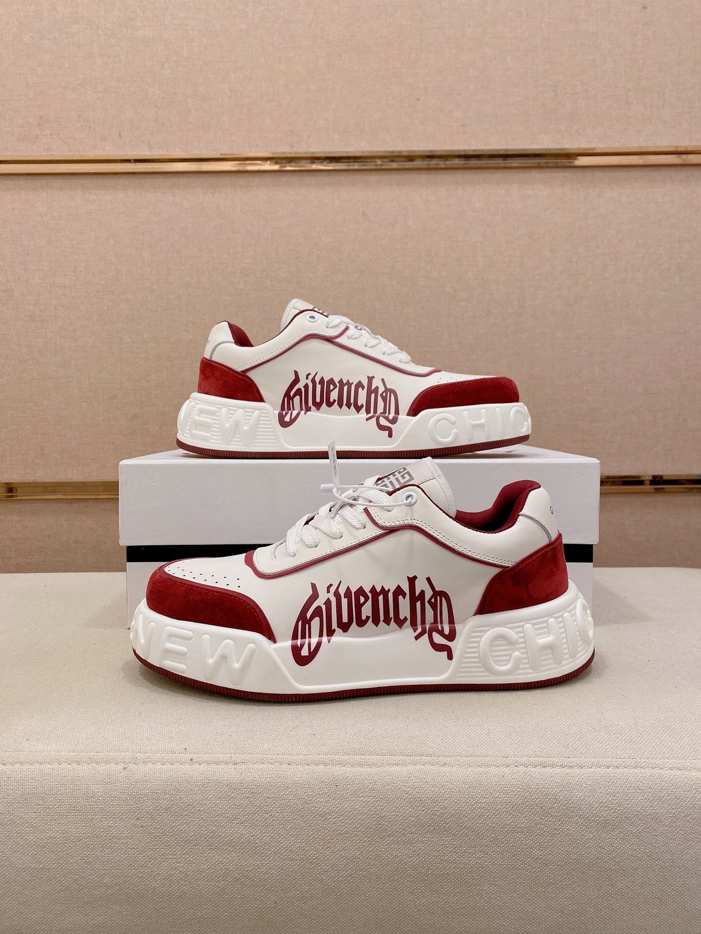 Givenchy Rosse e Bianche Graffiti