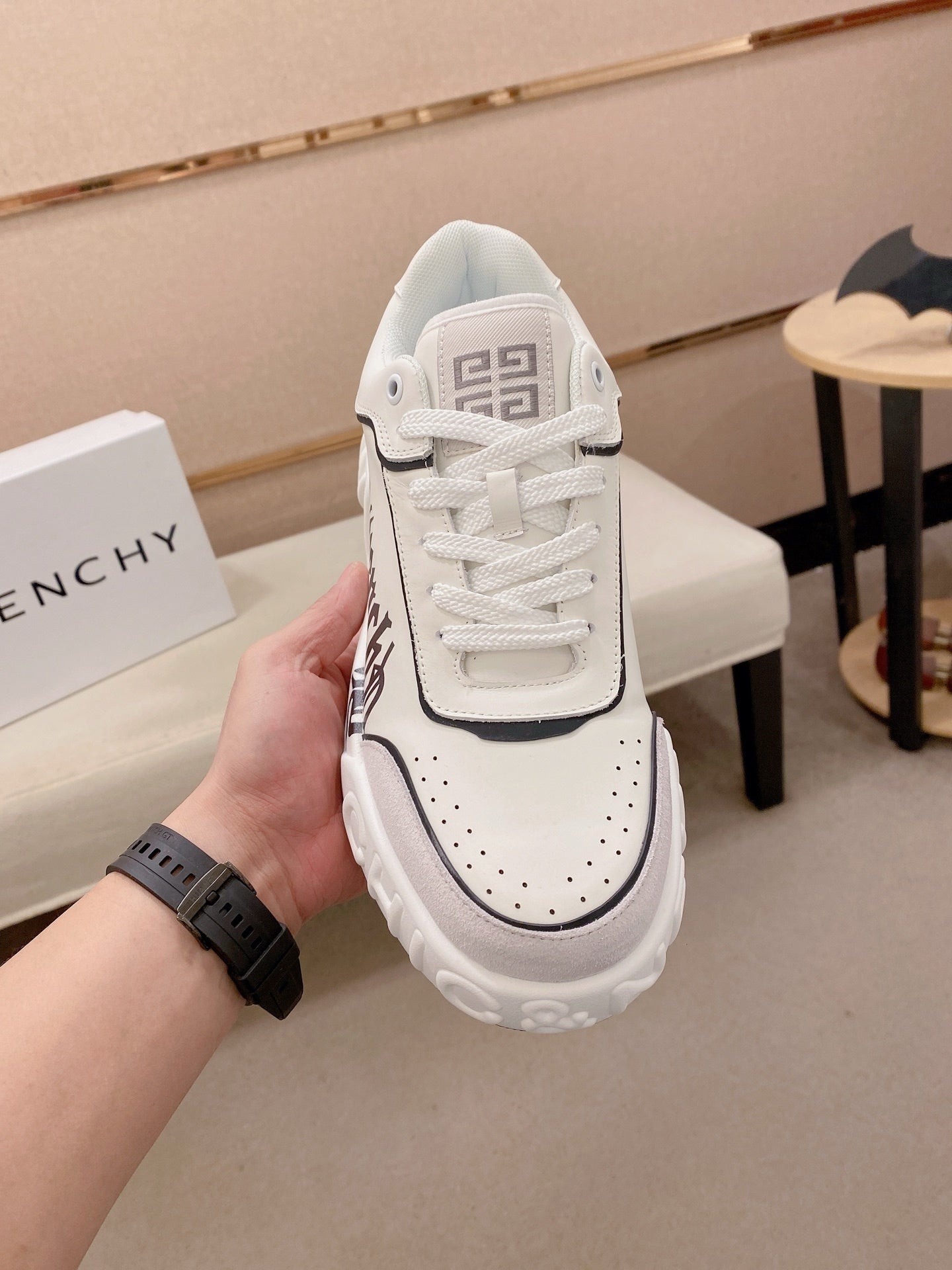Givenchy Bianche e Nere Graffiti