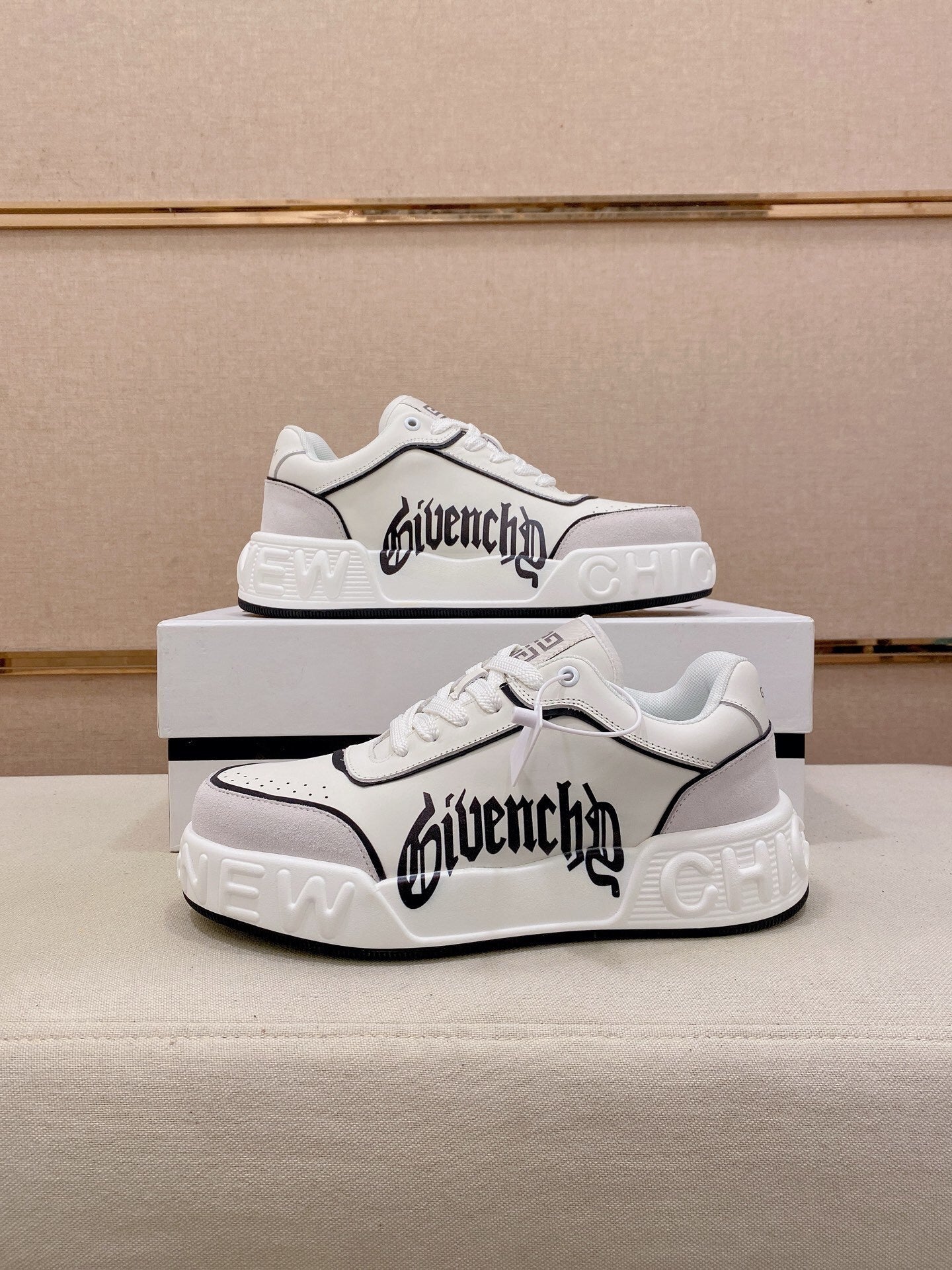 Givenchy Bianche e Nere Graffiti