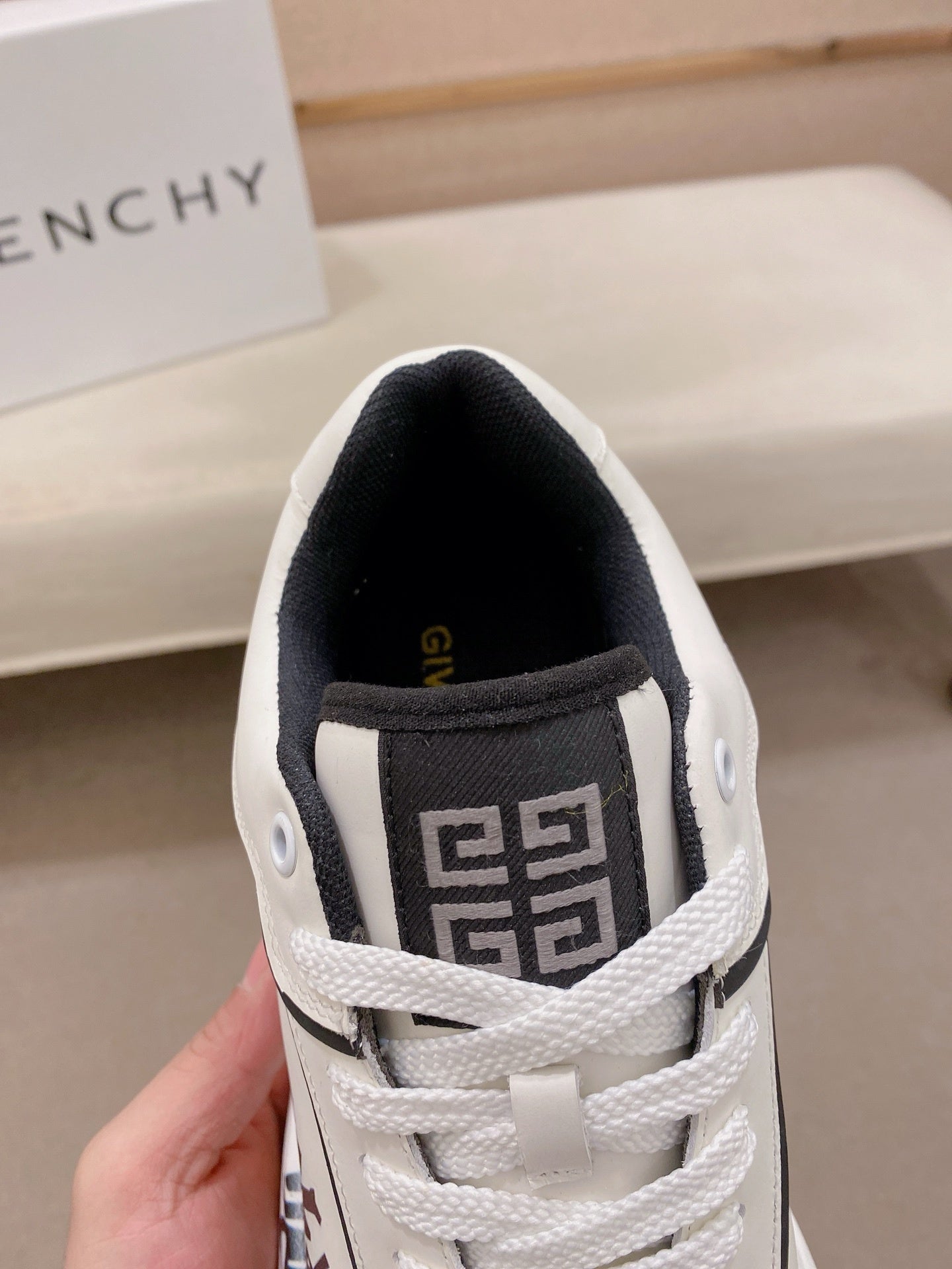 Givenchy Bianche/Nere Graffiti