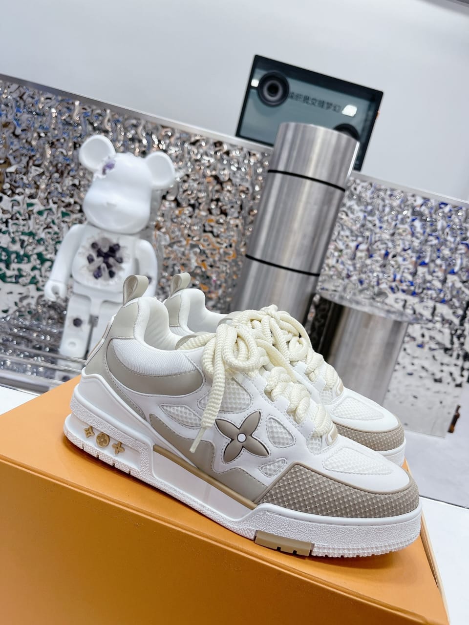 Louis Vuitton Bianco e Beige