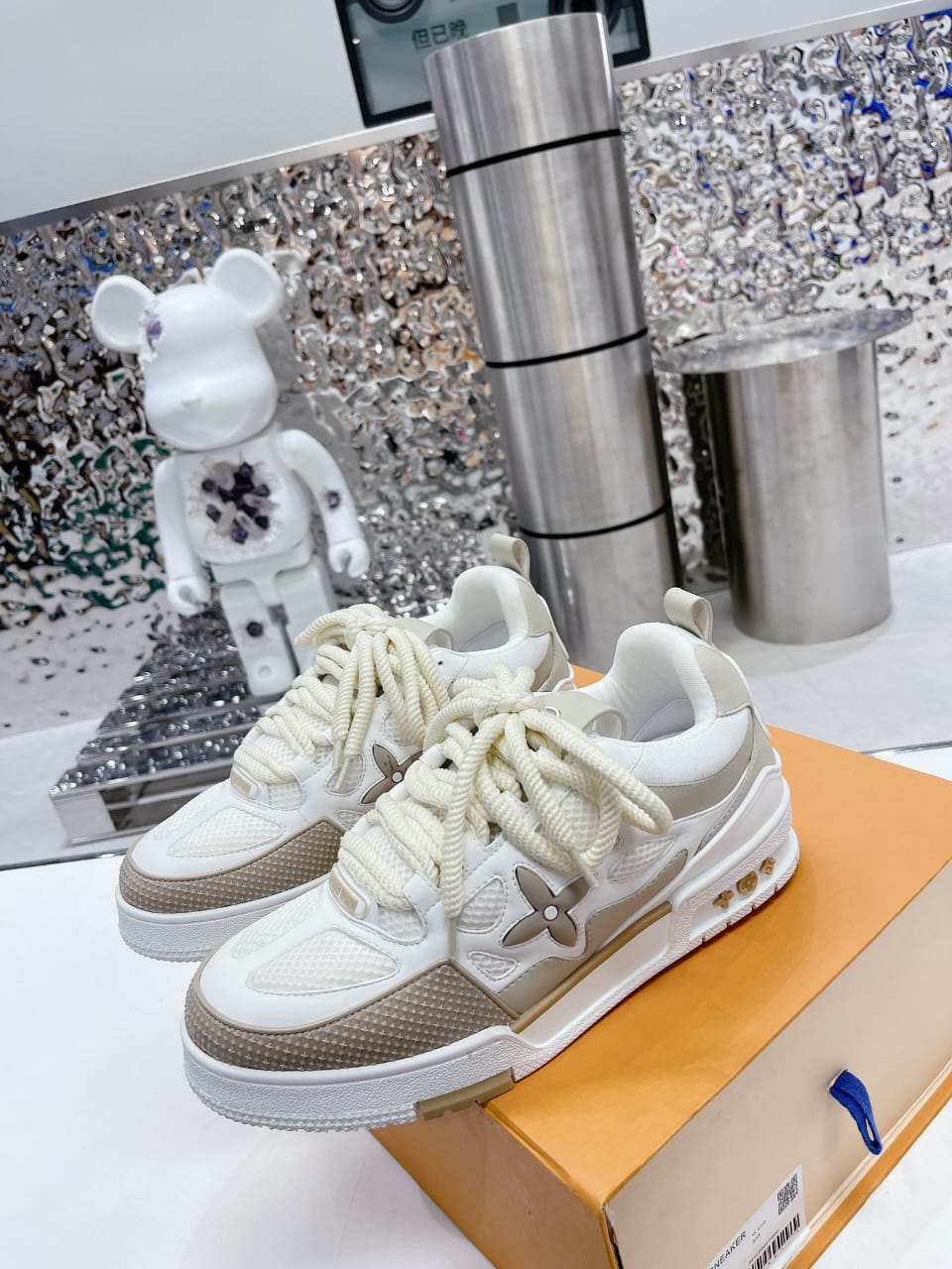 Louis Vuitton Bianco e Beige