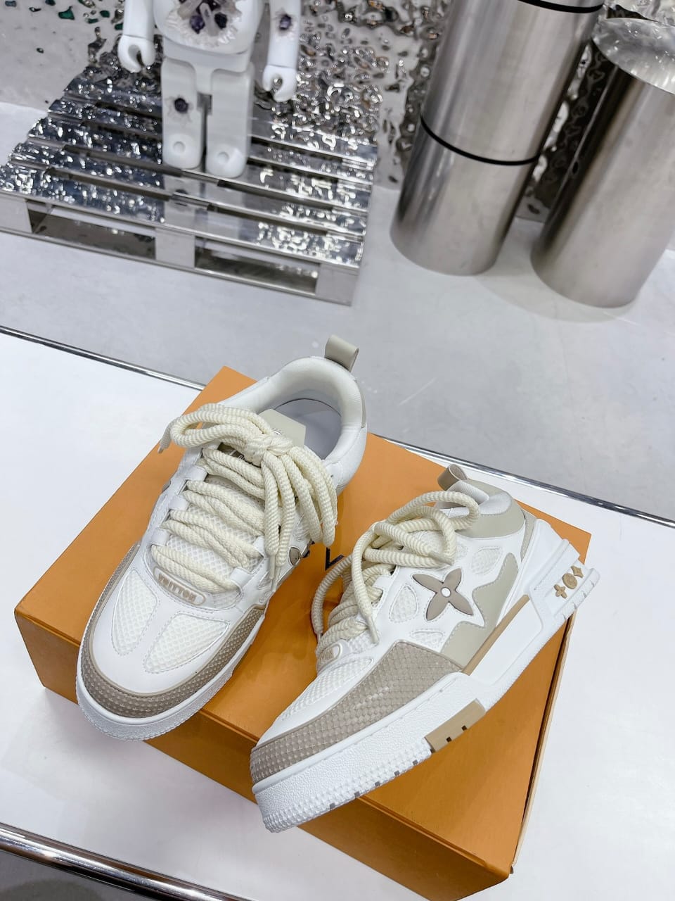 Louis Vuitton Bianco e Beige