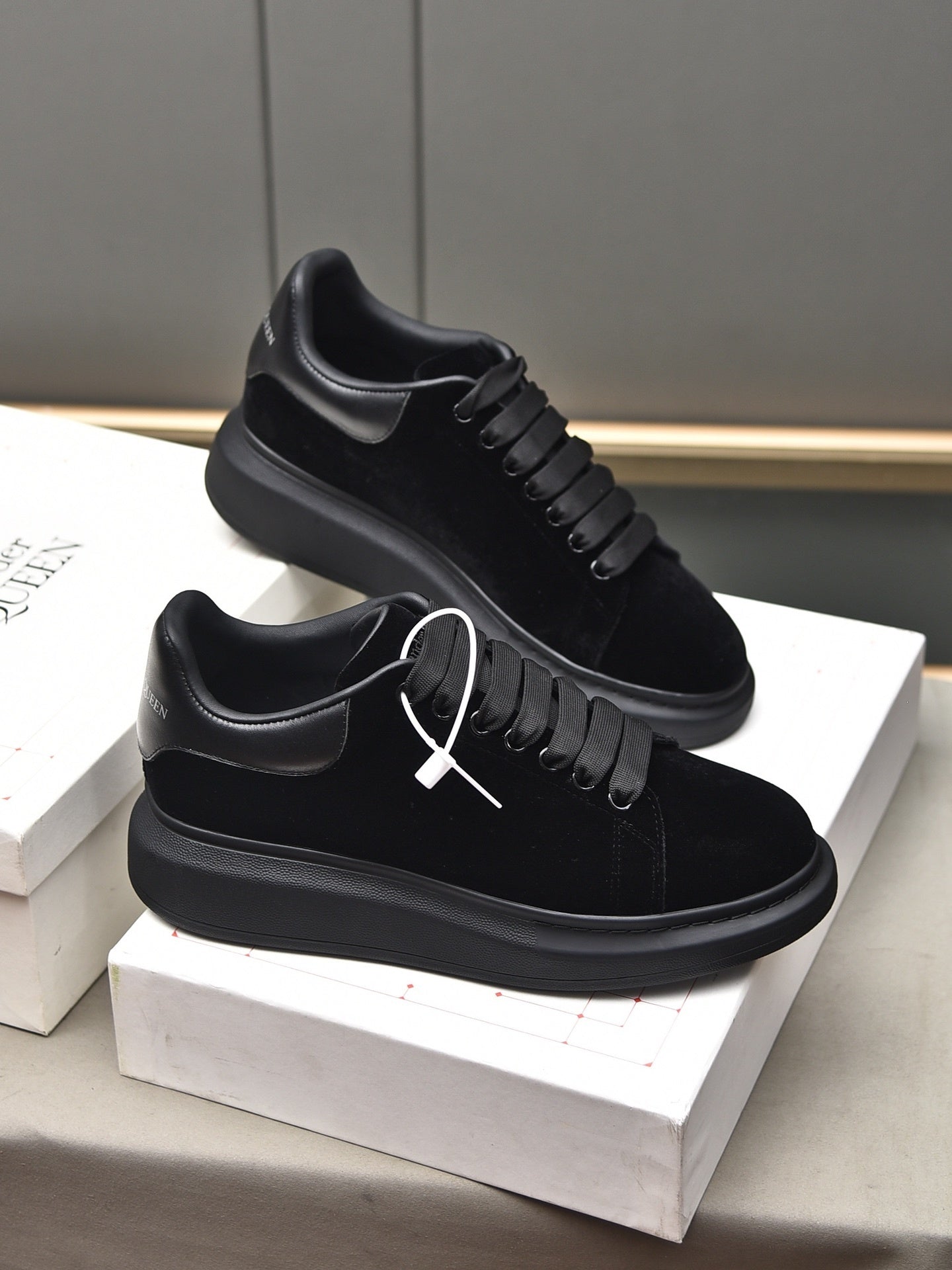 Alexander Mcqueen Scamosciate