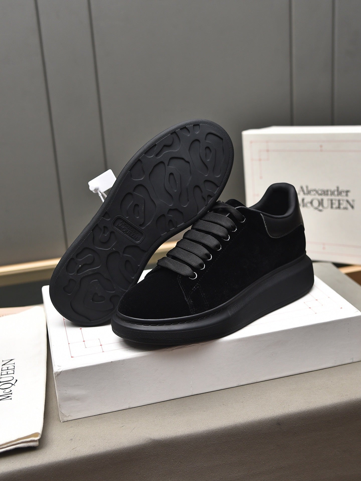 Alexander Mcqueen Scamosciate